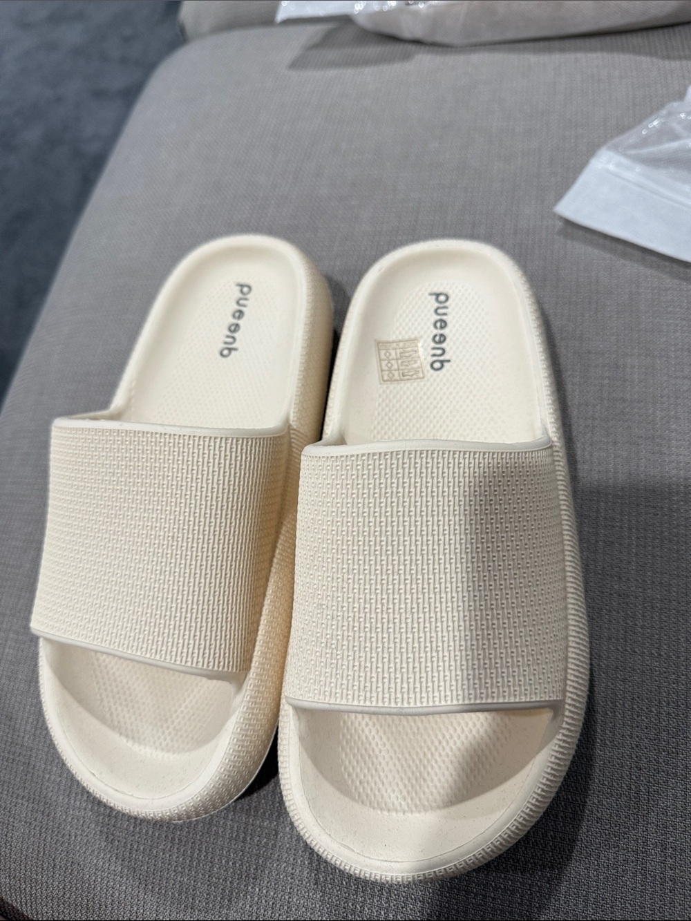 Queend Cream Slide Sandals